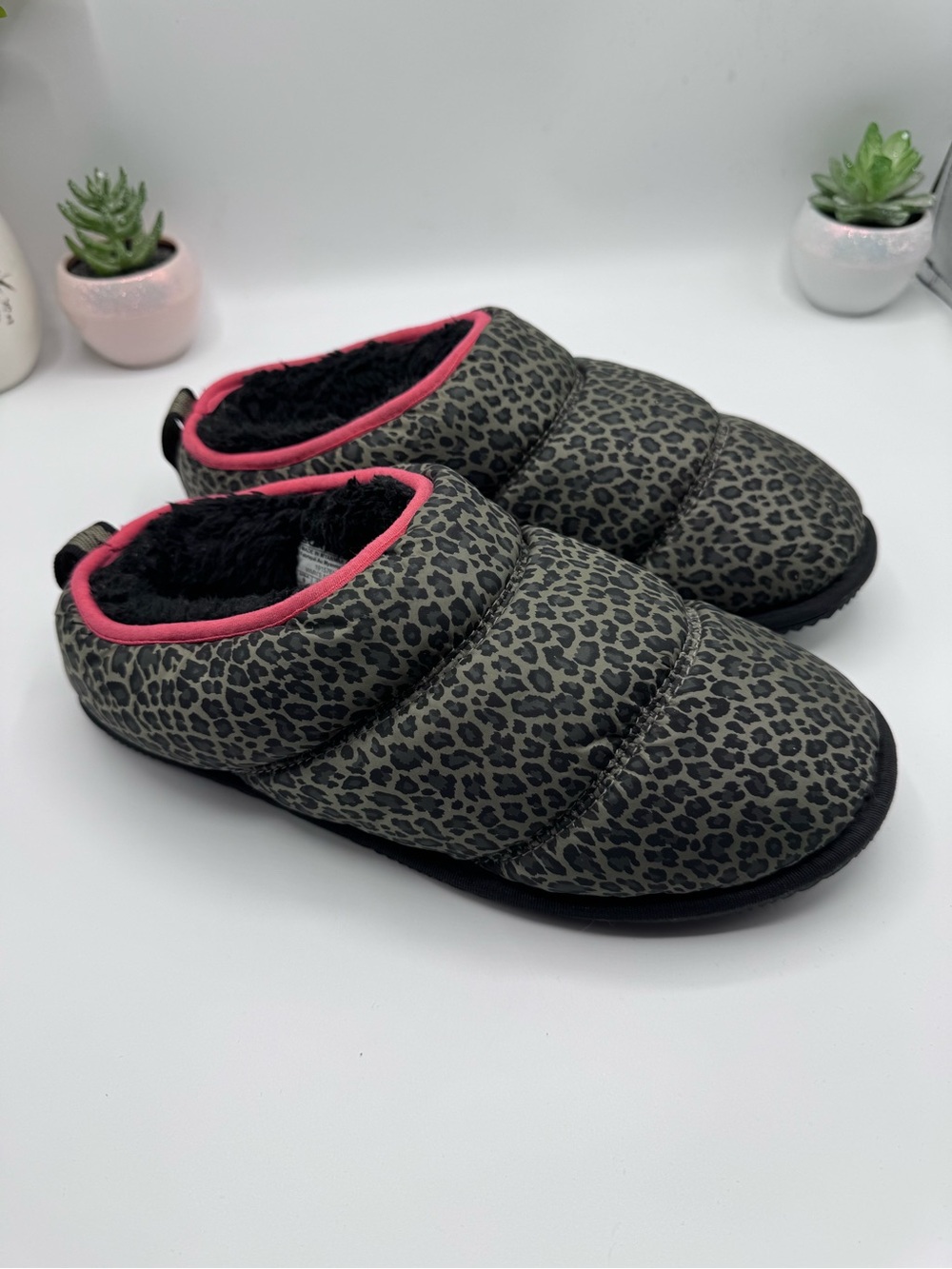 Sorel Women’s Leopard Print Faux Fur Lined Puffy Slippers Size 9